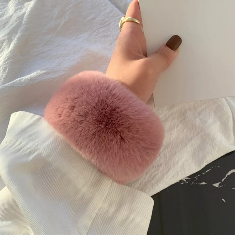 Polsini in vera pelliccia di coniglio Inverno Simpatico anello in peluche Bracciale Scaldabraccia in pelliccia di moda Polsini in pelliccia di coniglio di alta qualità Vendita calda Scaldapolsi