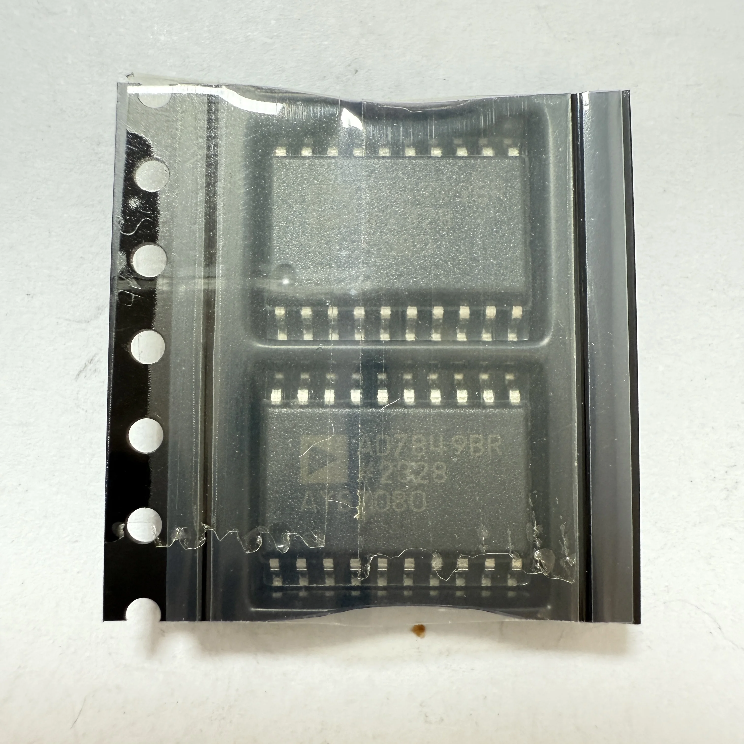 

2PCS/LOT AD7849BRZ-REEL (Data Acquisition)