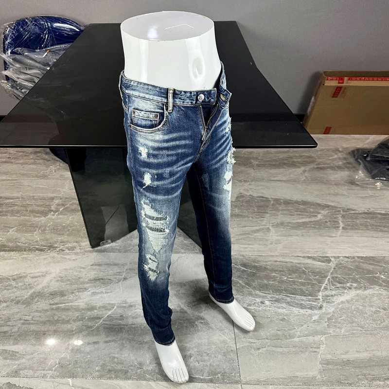 

Fashionable new men's jeans with pleats, perforations, painted, washed and washed, nostalgic stretch, slim fit, retro blue jeans