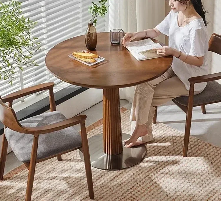 Set di tavolini da pranzo rotondi, sedie in legno, soggiorno minimalista, tavolo di design, console Huismeubilair, mobili moderni