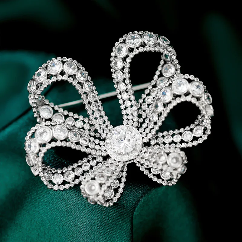 

2022 New High-grade Luxury Flower Brooch Corsage Micro-inlaid AAA Zircon Hollow Bowknot Brooches Pin for Women OL Accessories