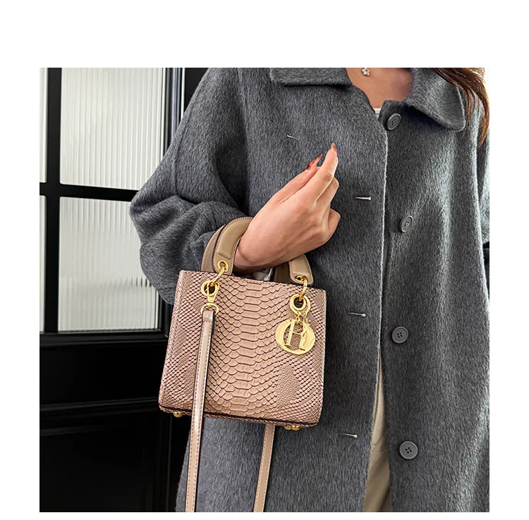 

Vintage Luxe Women's Diana Bag - Crocodile Pattern Top-Handle Bag, Chic Crossbody Shoulder Bag with Elegant Retro Vibe