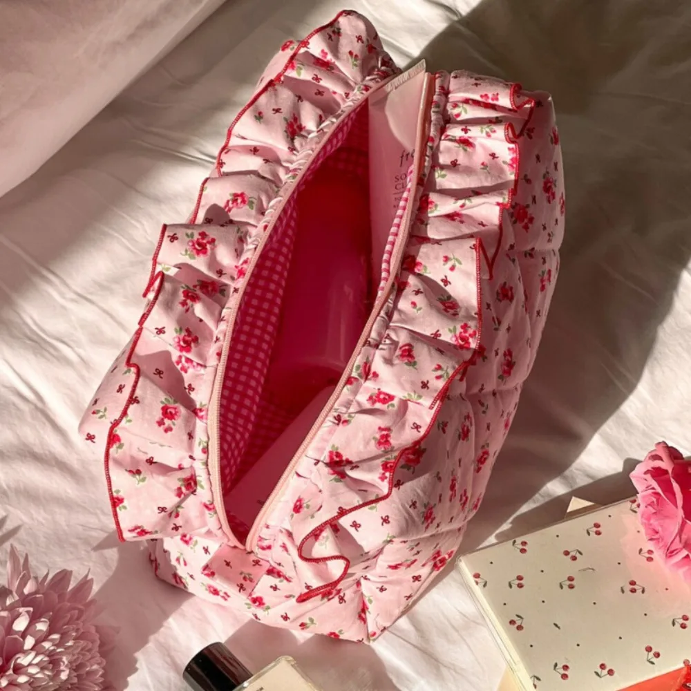 

Косметичка с рюшами и принтом вишни, большая вместимость с застежкой-молнией, сумка для хранения, милая косметичка в корейском стиле с цветочным принтом для путешествий