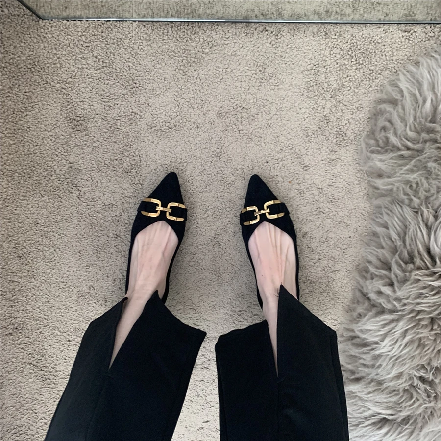 

2025 Spring New Versatile Commuter French Retro Fashion Pointed Flat Bottom Shallow Mouth Large Size Casual Women's Shoes