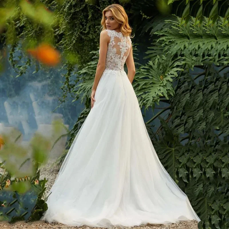 Elegant Church A-line Women's Wedding Dress, Tulle Lace Scoop Neck Bridal Gown, Customizable Wedding Dress.