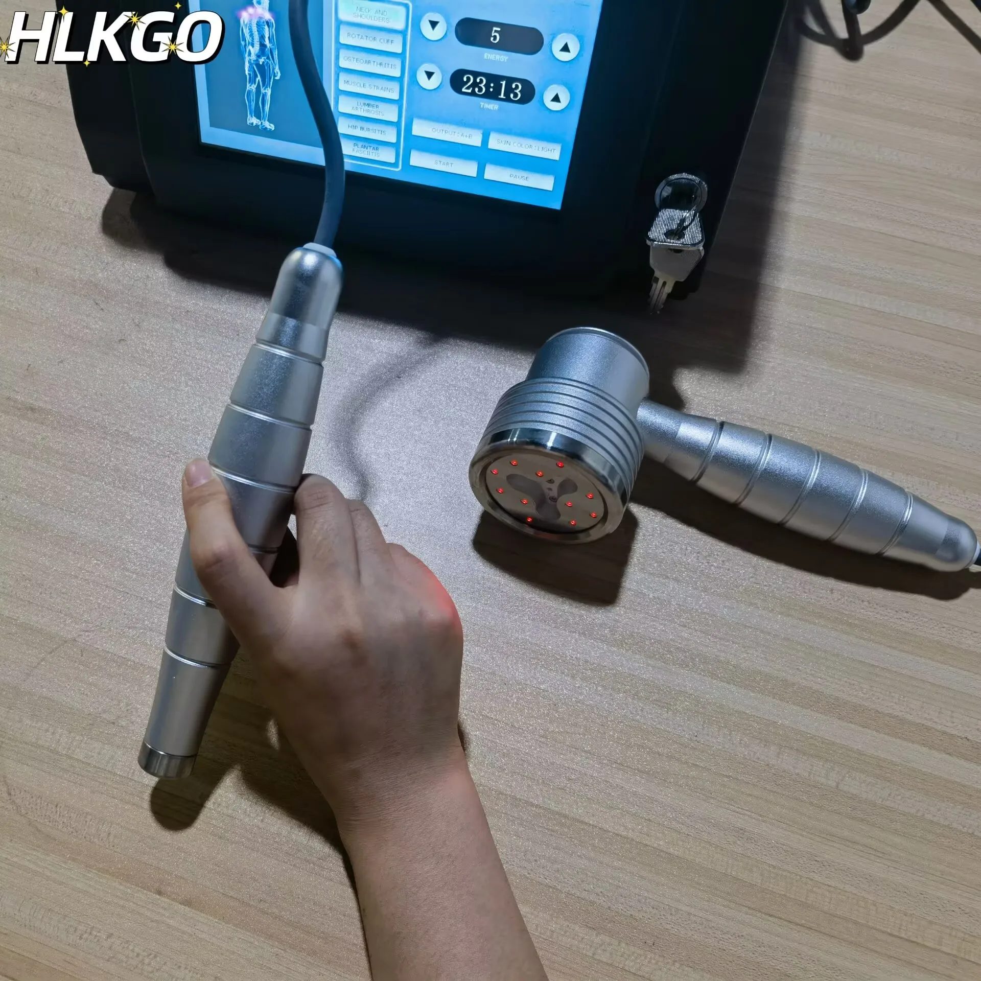 

Портативный лазерный терапевтический аппарат медицинского класса с двойной длиной волны (808 нм, 650 нм) для облегчения боли, восстановления мышц и лечения артрита