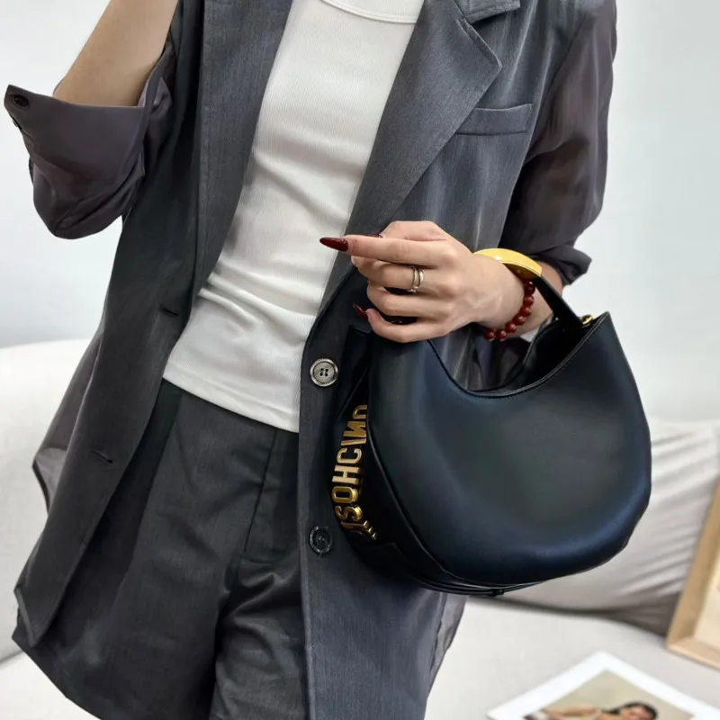 Demi-cercle Women Golden Letter Tote Drawstring Bucket Bag Luxury Closure Spacious Capacity Trendy Hot Selling Purse view 3