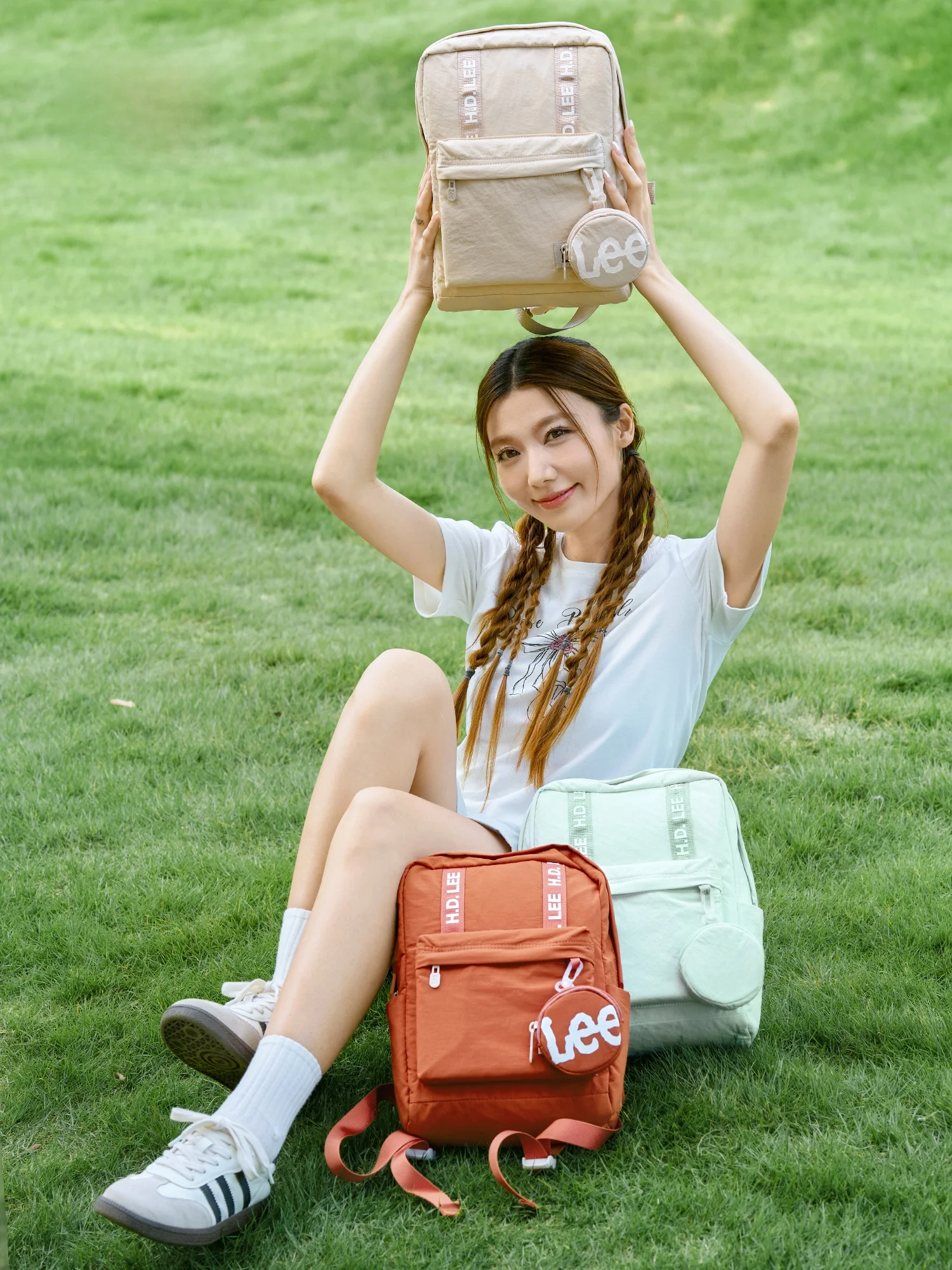 women's-outdoor-travel-commuter-backpack-lightweight-maternity-bag-sweet-college-style-double-layered-zipper-casual-scene