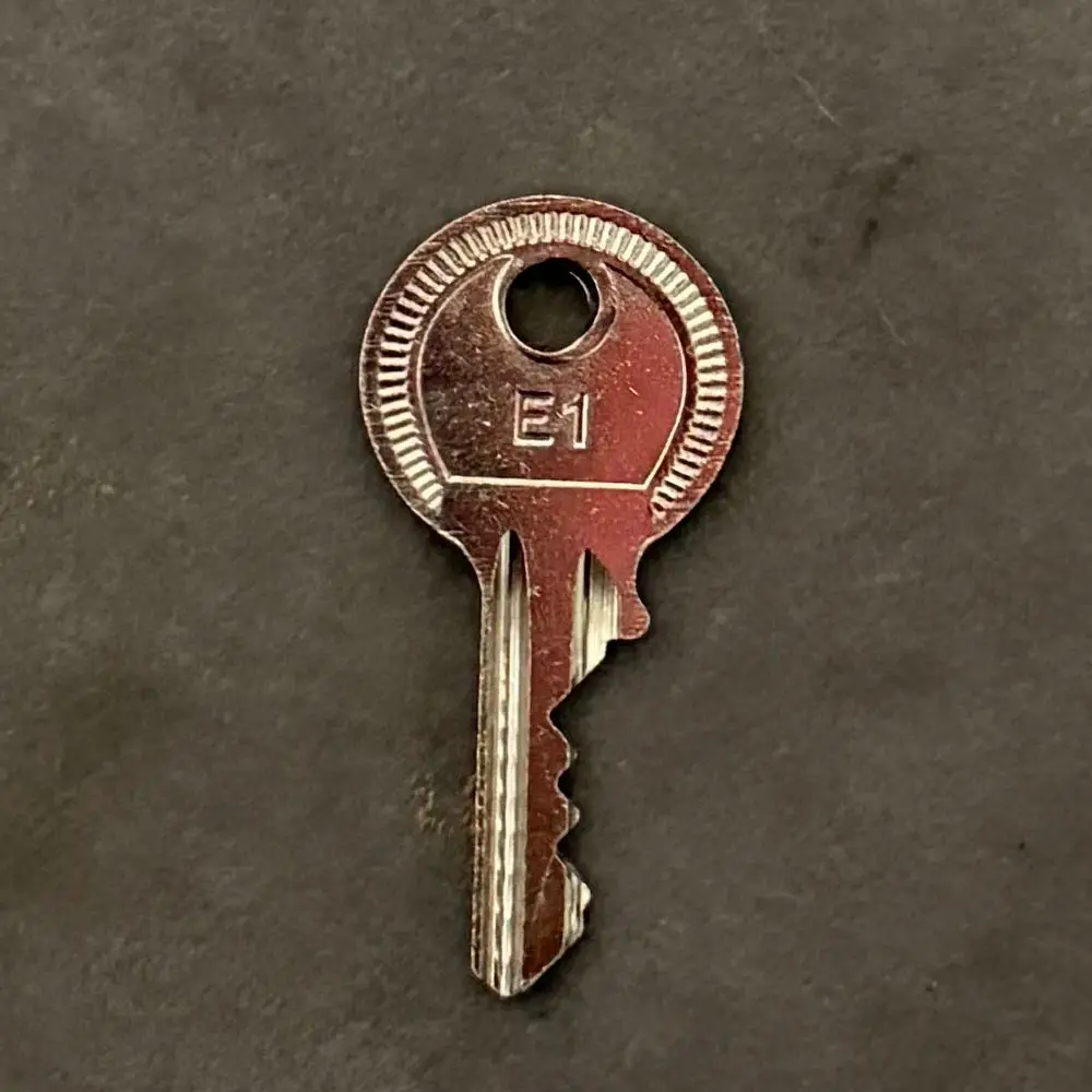 

Новый оригинальный ключ Rittal 3524 E1 E2 E7