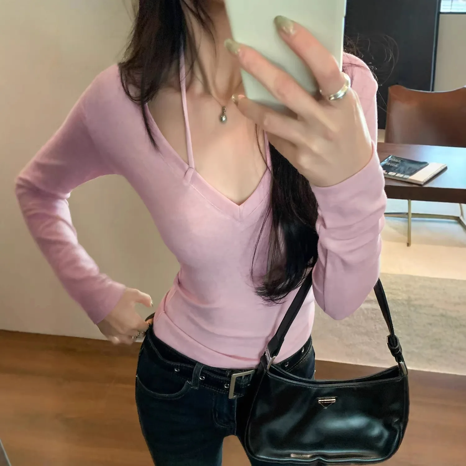 

2026 Deep V-neck Purple Long-sleeved T-shirt Women's Early Spring Decoration Body with Bottoming Shirt Top