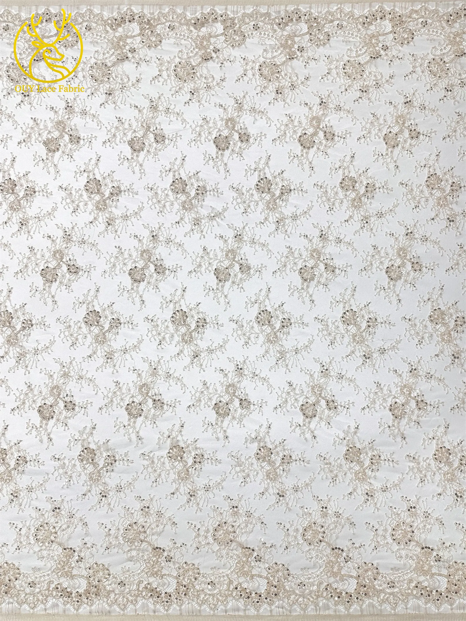 Hochwertiger Afrikanischer Pailletten-Spitzenstoff in Marineblau, Französischer Nigerianischer Perlen-Spitzenstoff, Ideal für Partykleider und Abendkleider – Detail 6