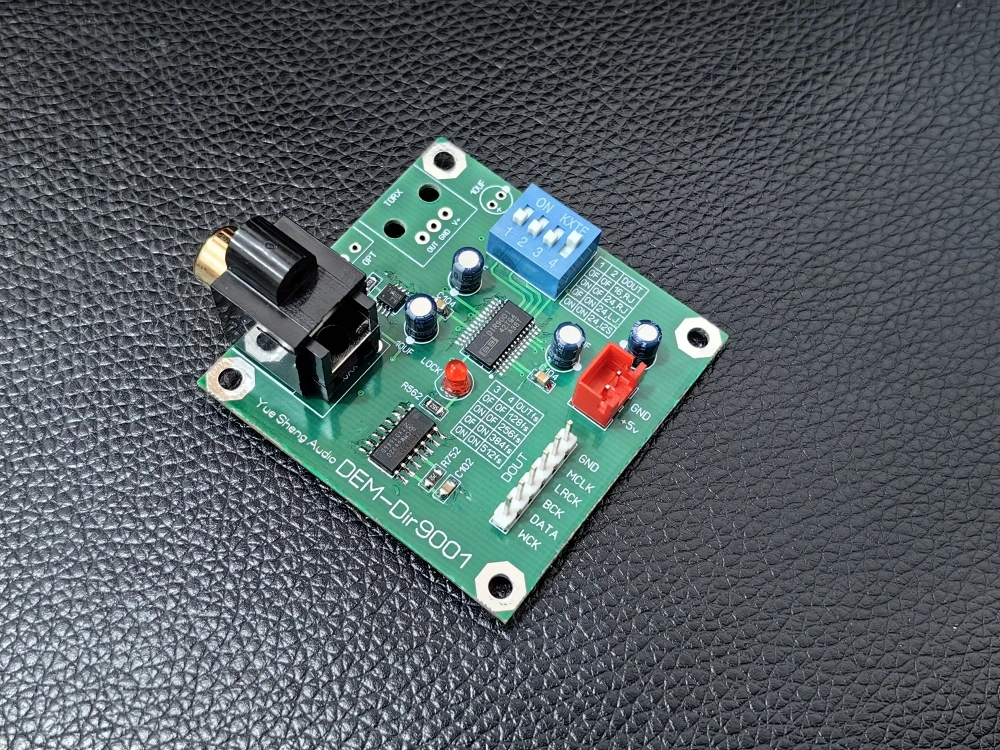 لوحة الاستقبال الرقمية DIR9001 DAC، المدخلات المحورية إلى لوحة II2!