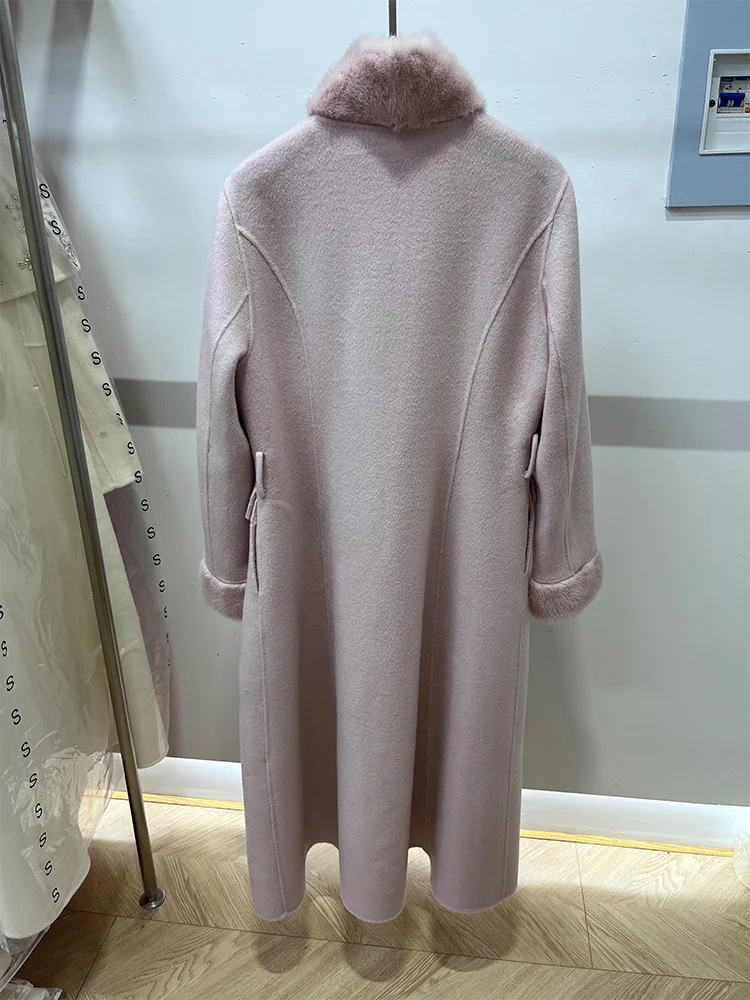 سترة الشتاء النساء الطبيعية فرو المنك طوق الأصفاد اللؤلؤ زهرة الكشمير الصوف الصوفية السيدات ملابس خارجية الشارع الشهير معطف الفرو الحقيقي
