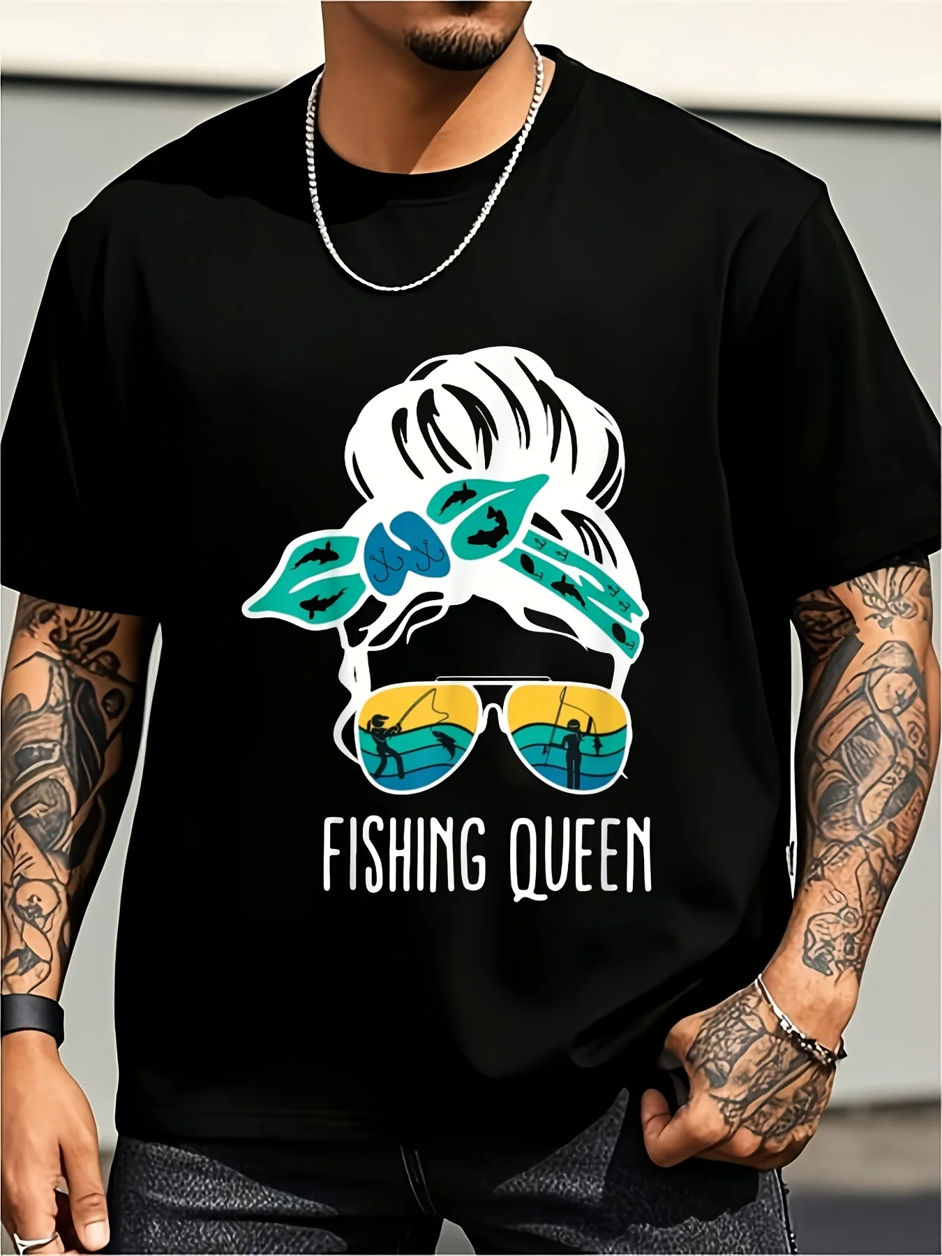 Unisex Fishing Queen Graphic T-Shirt, Black with Blue-Green Fishing Design, Soft and Breathable Crew Neck Shirt, Loose Fit Unisex Top, Ideal Fishing Travel Gift (Sizes S-Xxxl Plus Size Retro Casual Crew Neck Printed T-Shirt Unisex)