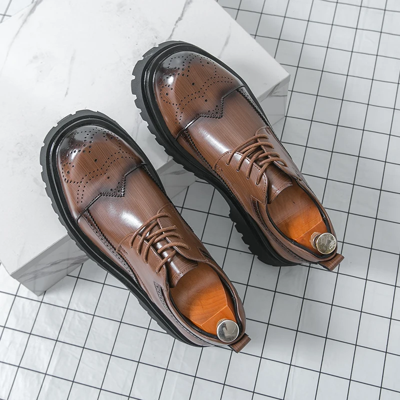 

High Quality Men's Thick Soled Non Slip Casual Leather Shoes Fashion Brand Men's Autumn Comfortable Lace Up Carved Oxford Shoes