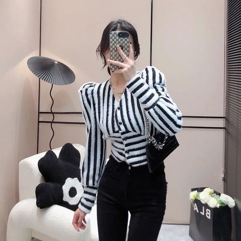 Temperament Striped Bubble Sleeve French Style Shirt for Women with a Niche Design Featuring a Slim Waist and a Short Fluffy