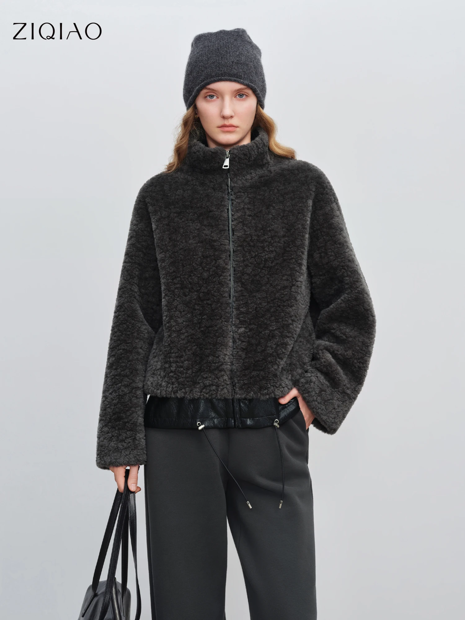 ZIQIAO 2025 Winter Women's Petite Stand Collar Faux Fur Shearling Short Jacket Plush Teddy Zip Up Cozy Fleece Cropped Coat