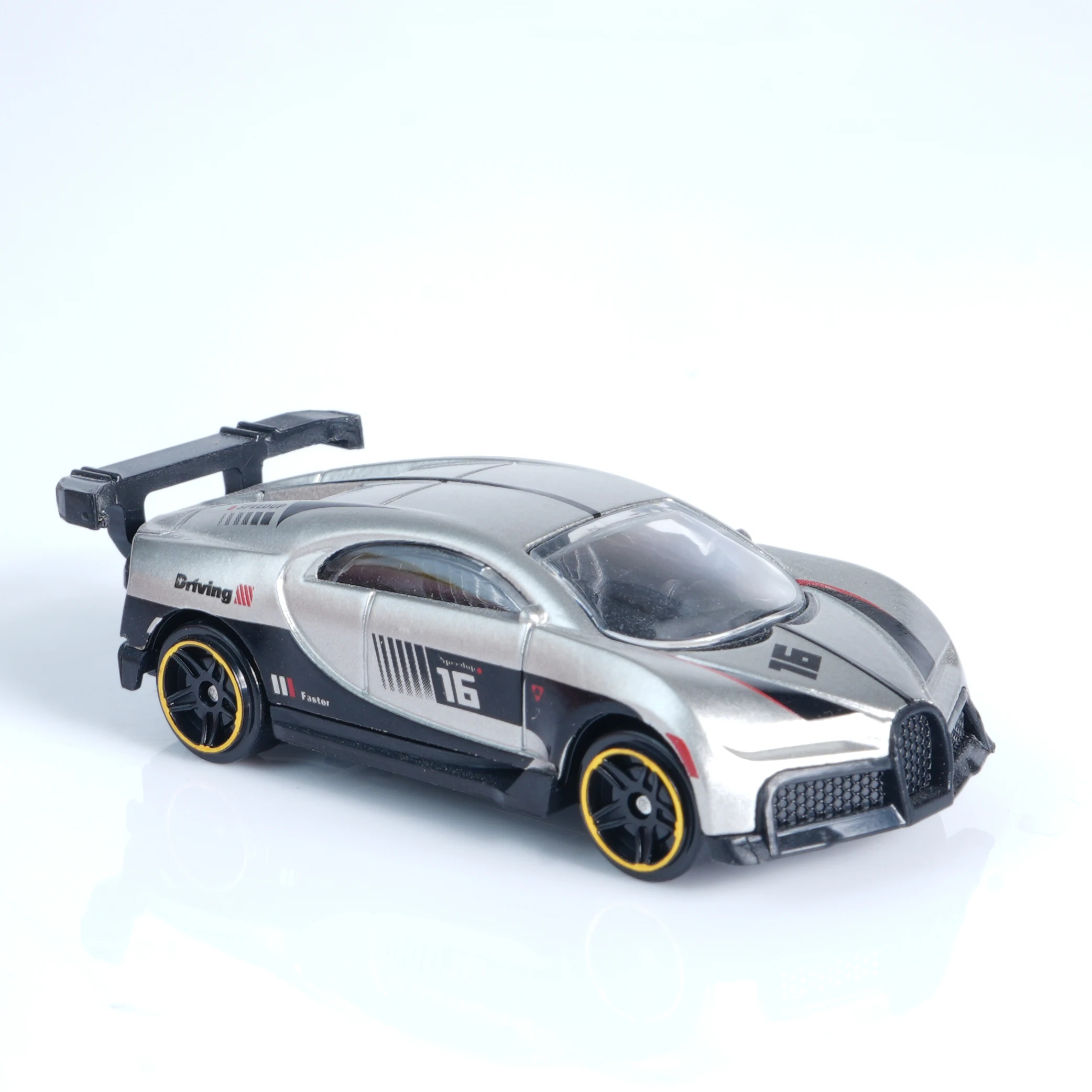 1:64 جديد المتخصصة سبائك الفضة الرمادية يموت الصب سيارة رياضية لعبة مجسمة حلية تحصيل عرض الراقية يشعر الأولاد عيد الميلاد هدية عيد ميلاد صغيرة ورائعة