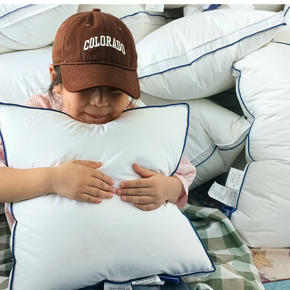 

100% goose down pillow, three-layer natural down pillow core, hotel sofa feather waist pillow size and height can be customized