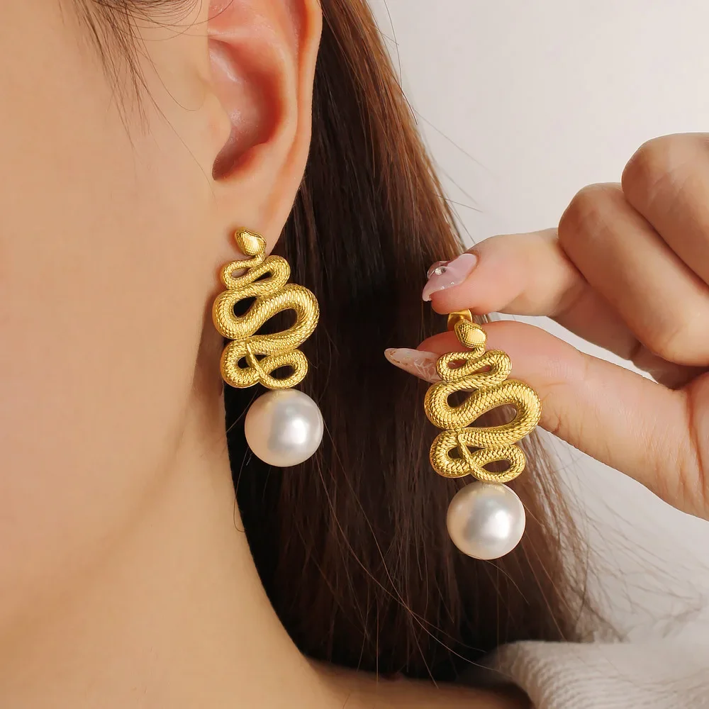 

Gold Color 18 KT Serpentine Shaped Pearl Pendant for Women Girl Wedding Party Birthday Valentine's Day Jewelry Earring Stud Gift