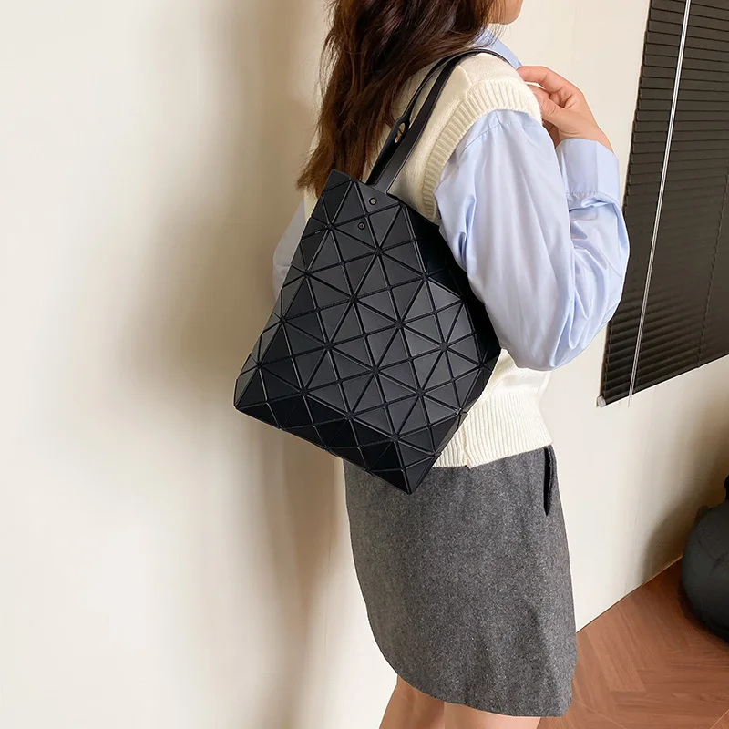 

Classic Parisian Style Women Tote Bag Luxury Leather Crossbody Bag High End Shoulder Bag Elegant