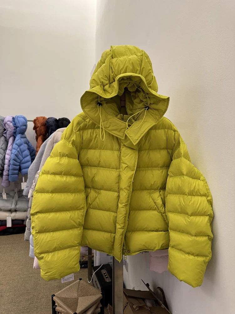 90 Piumino d'anatra bianco stile corto 2025 Inverno delle nuove donne con cappuccio a costine di maiale Puff Feel Versione coreana Cappotto allentato Alla moda