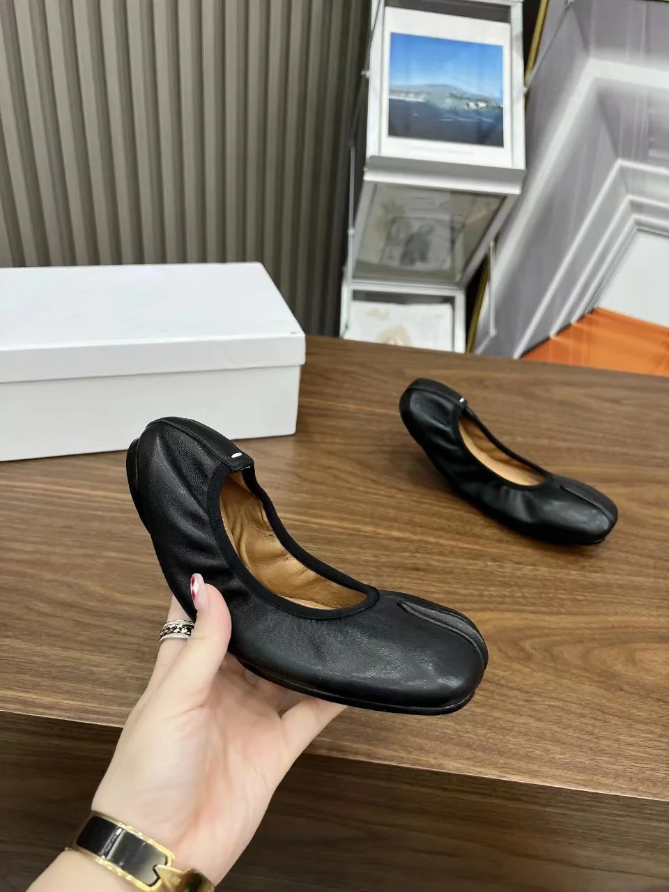 Horseshoe split toe genuine leather shoes, flat sole patent leather single shoes