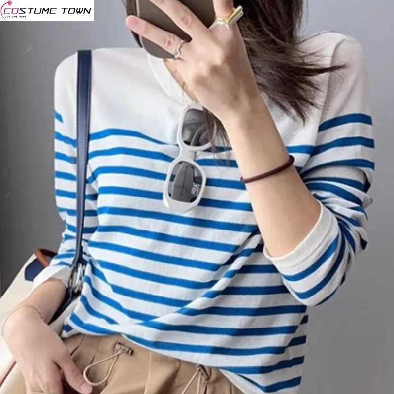 

2024 Spring Korean Edition New Fresh and Simple Blue and White Striped Round Neck Short Knitted Sweater Trendy