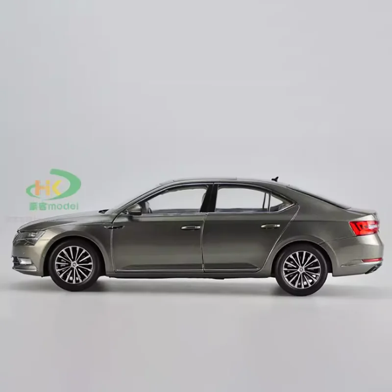 Diecast 1：18 Scale SUPERB NF Alloy Car model Static Display Collectibles souvenirs Scene simulation Adult gift