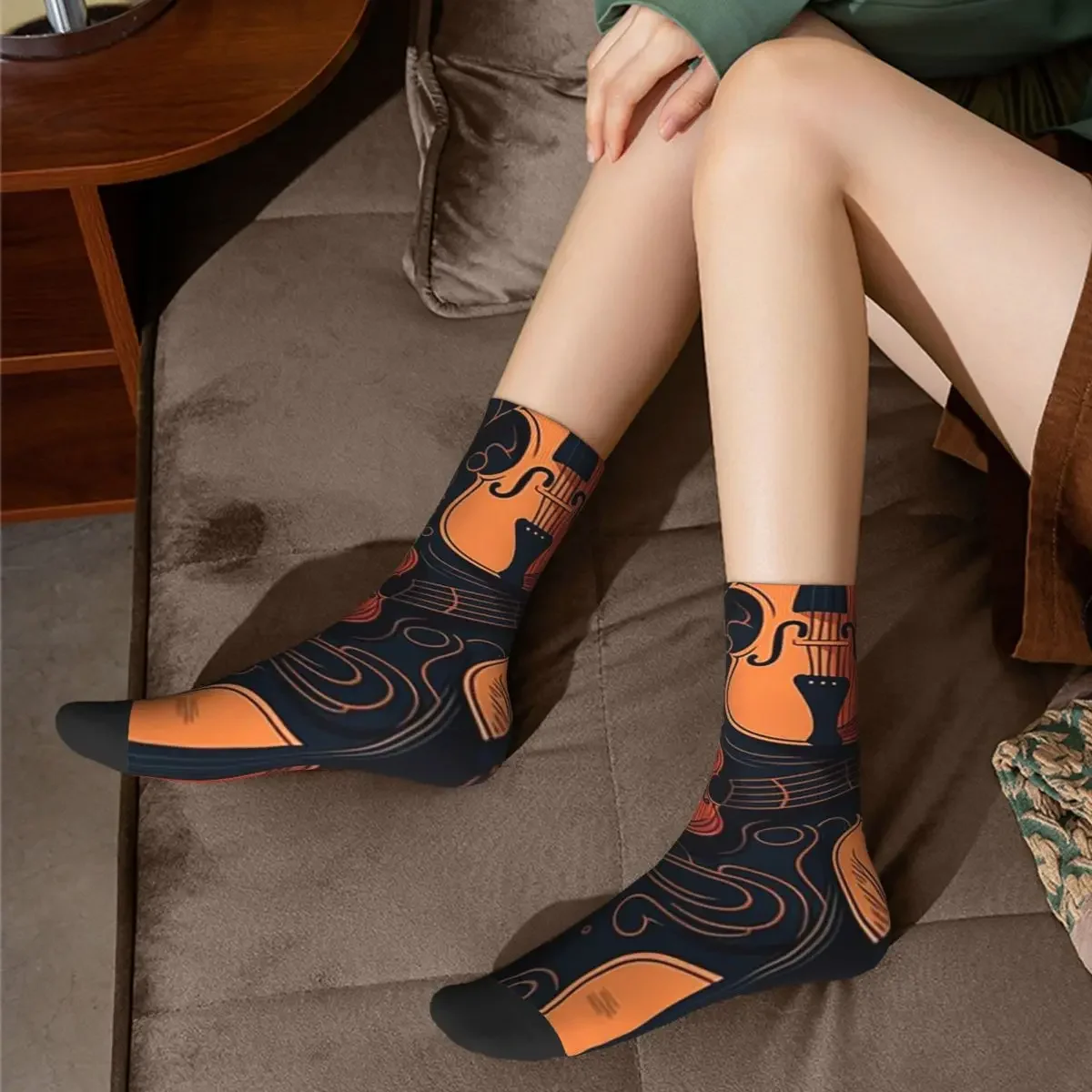 Patrón de violines naranjas, patrón de música de violín, calcetines bonitos estéticos, medias súper suaves, accesorios de calcetines largos para todas las estaciones