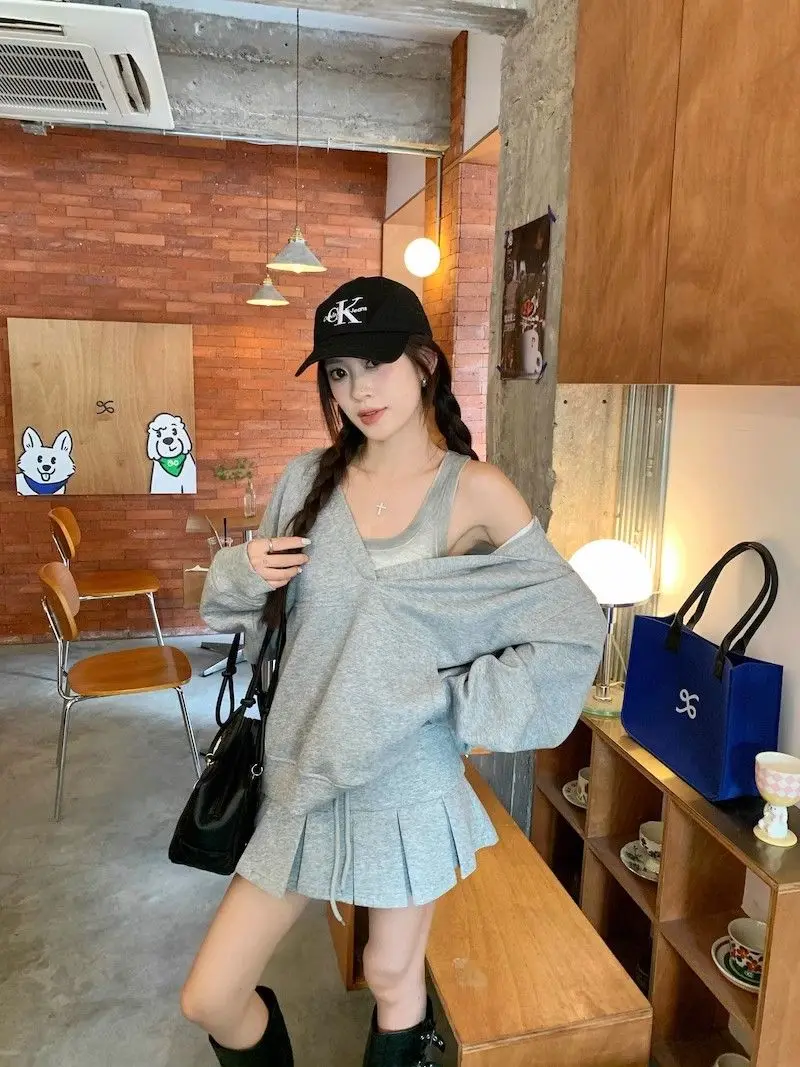 New Women's Loose Hoodie Set Salt Based Light Cooked Casual Vest Short Skirt Fashionable Three Piece Set