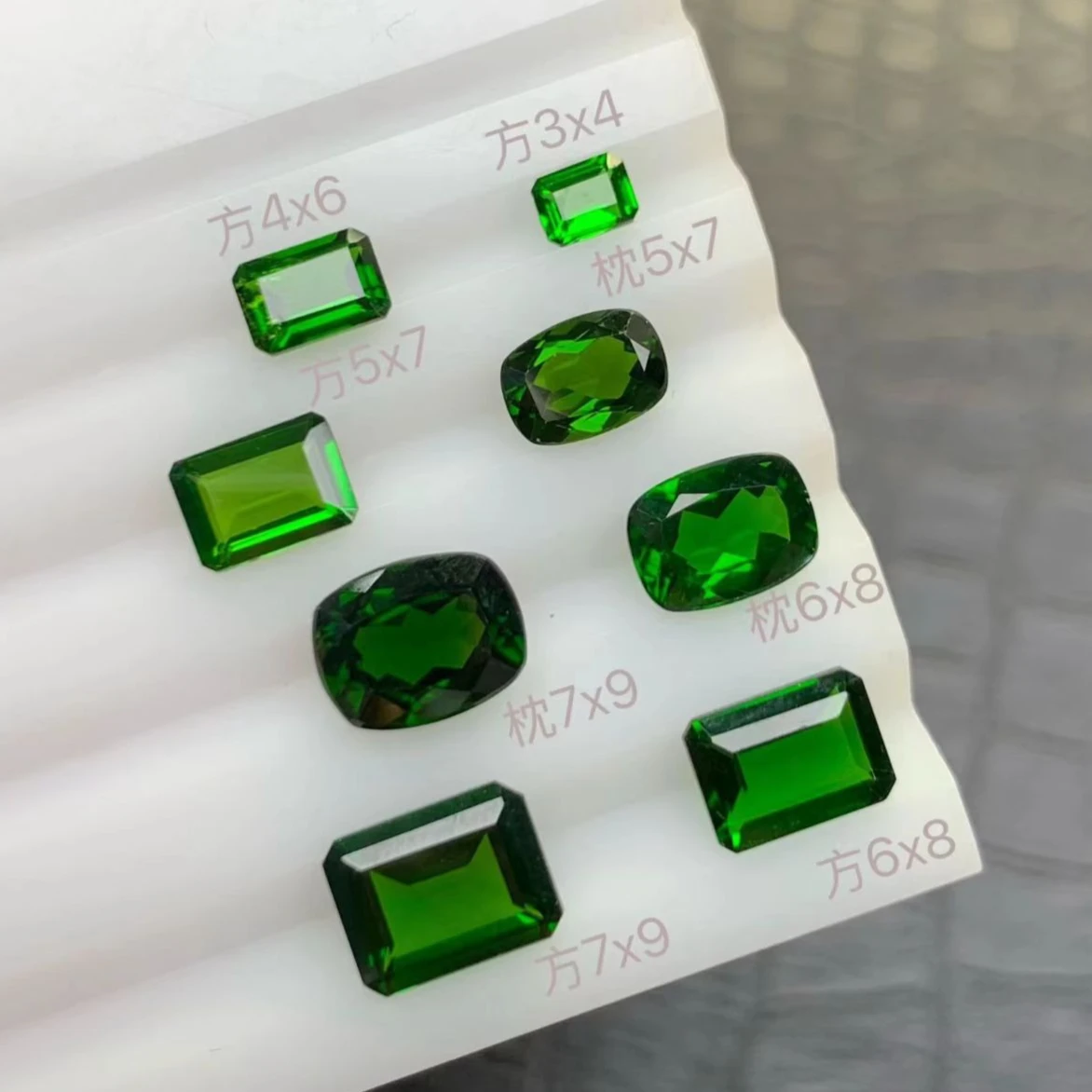 Wholesale Price Natural Diopside Loose Gemstone for Jewelry Shop Emerald Genuine Russian Chrome Diopside