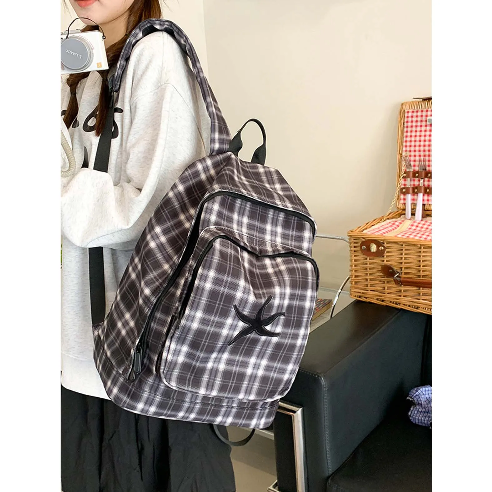 

Korean style niche retro checkered backpack for women, large capacity, lightweight, college and junior high school students, out