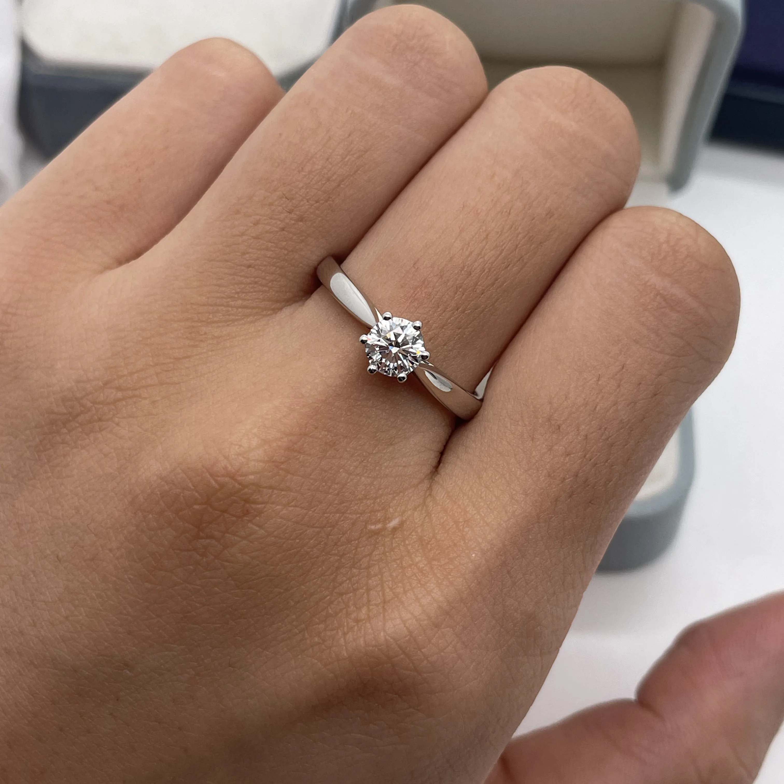 0,5CT Hauptstein Rundschliff DEF VS-VVS CVD HPHT Laborgezüchteter Diamant Solitär-Diamant Platin 950 Verlobungsring IGI-Zertifiziert – Detail 9