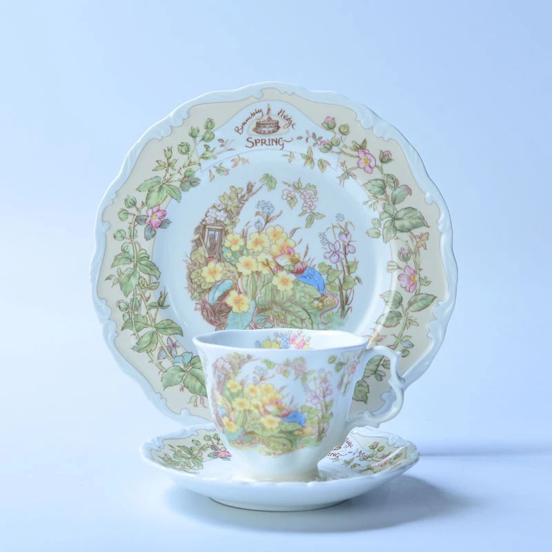 

Bone China Coffee Cup Saucer Set Mouse Moving Ceramic Cup Saucers Dessert Plate Elegant Pastoral Four Seasons Mugs Gifts