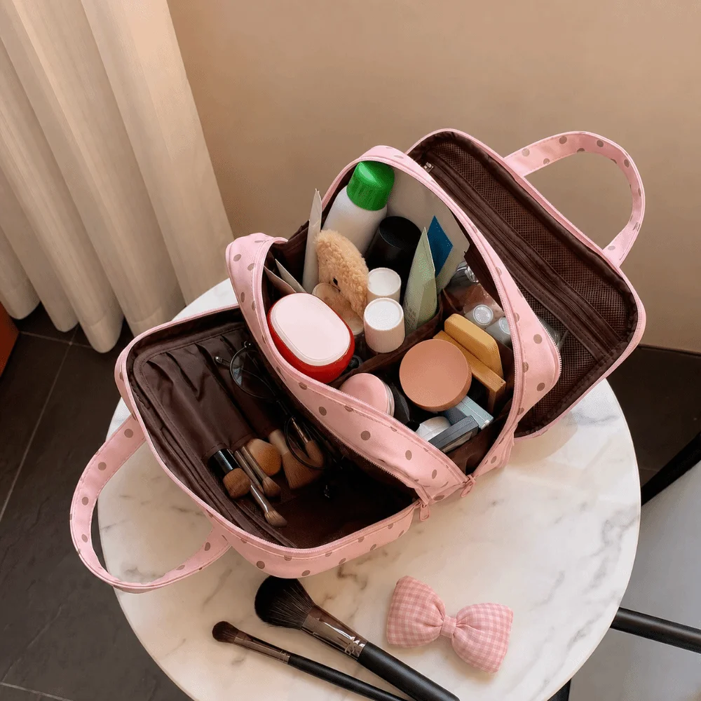 Multifunktionale Polka-Dot-Kosmetiktasche mit großem Fassungsvermögen und Griff, dreilagige PU-Reise-Toilettentasche – Detail 2