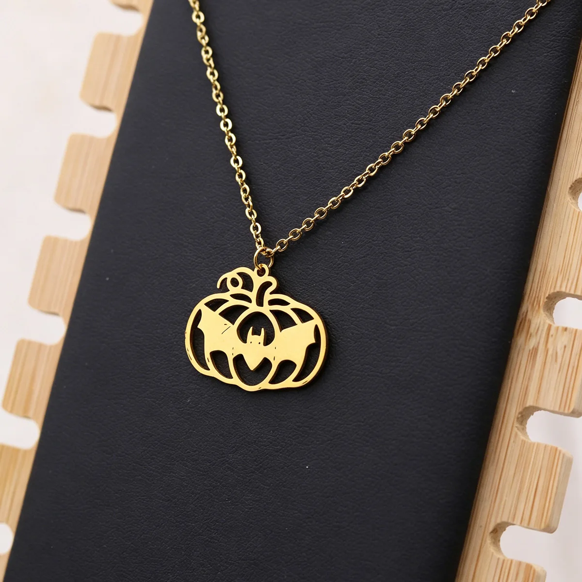QIAMNI Gothic Pumpkin Bat Pendant Necklace for Women Men Stainless Steel Chain Choker Halloween Party Jewelry Gift Accessories