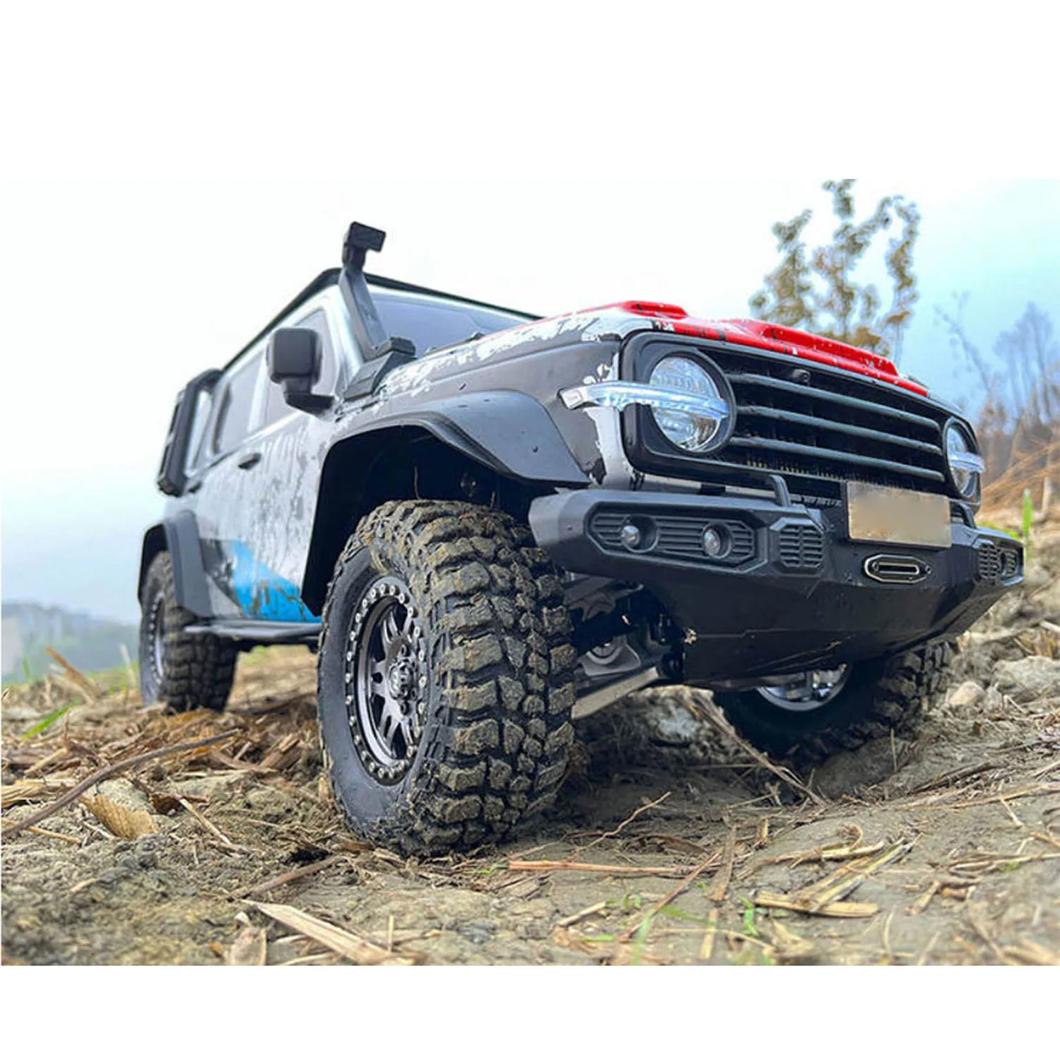 Amerykański model 1/8 TRACTION HOBBY RC Samochód Terenowy Tank 300 Edycja Specjalna 4WD Crawler Samochody Terenowe Pojazd Zdalnie Sterowany Zabawka dla Chłopca