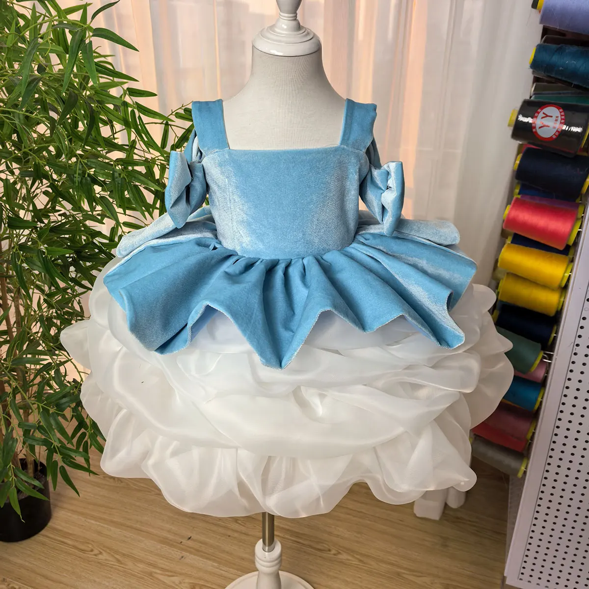 

Платье для девочек Jill Wish M034, сине-белое, с цветными блоками, из бархата, с квадратным вырезом, бантом и пышной юбкой из органзы, для вечеринок, дня рождения, конкурсов красоты