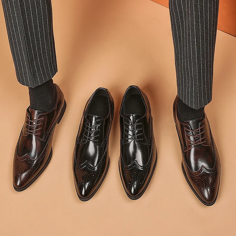 New Glossy Business Suit Pointed Carved Block Men's Leather Shoes English Derby Shoes With Soft Soles Men  Flats  мужская  обувь