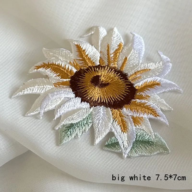 1Pcs White Pink Yellow Sunflower Embroidery Patch Applique Iron Sticker On Cap Clothes Party Dress Decoration Accessories Diy