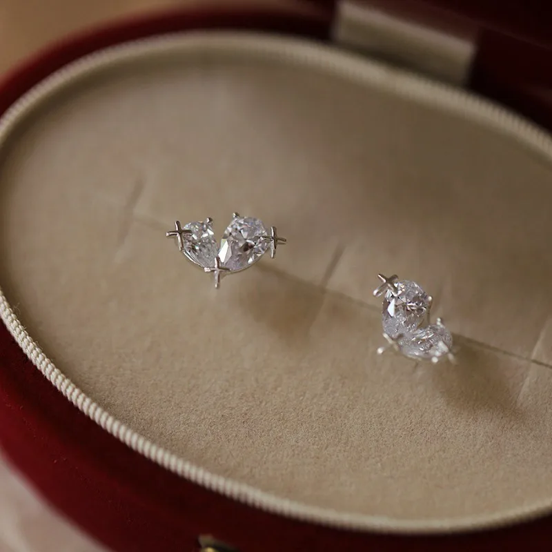 المتخصصة تصميم تحسس ضوء الأقراط القلب الفاخرة S925 فضة أقراط الحب الماس رائعة بسيطة المألوف القرط #2