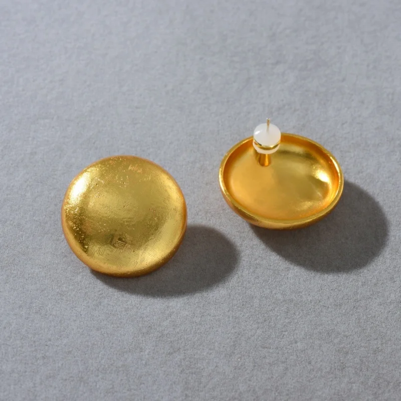 

Винтажные массивные серьги-гвоздики из матового серебра для женщин, нишевый дизайн, новые трендовые, высококачественные, универсальные серьги