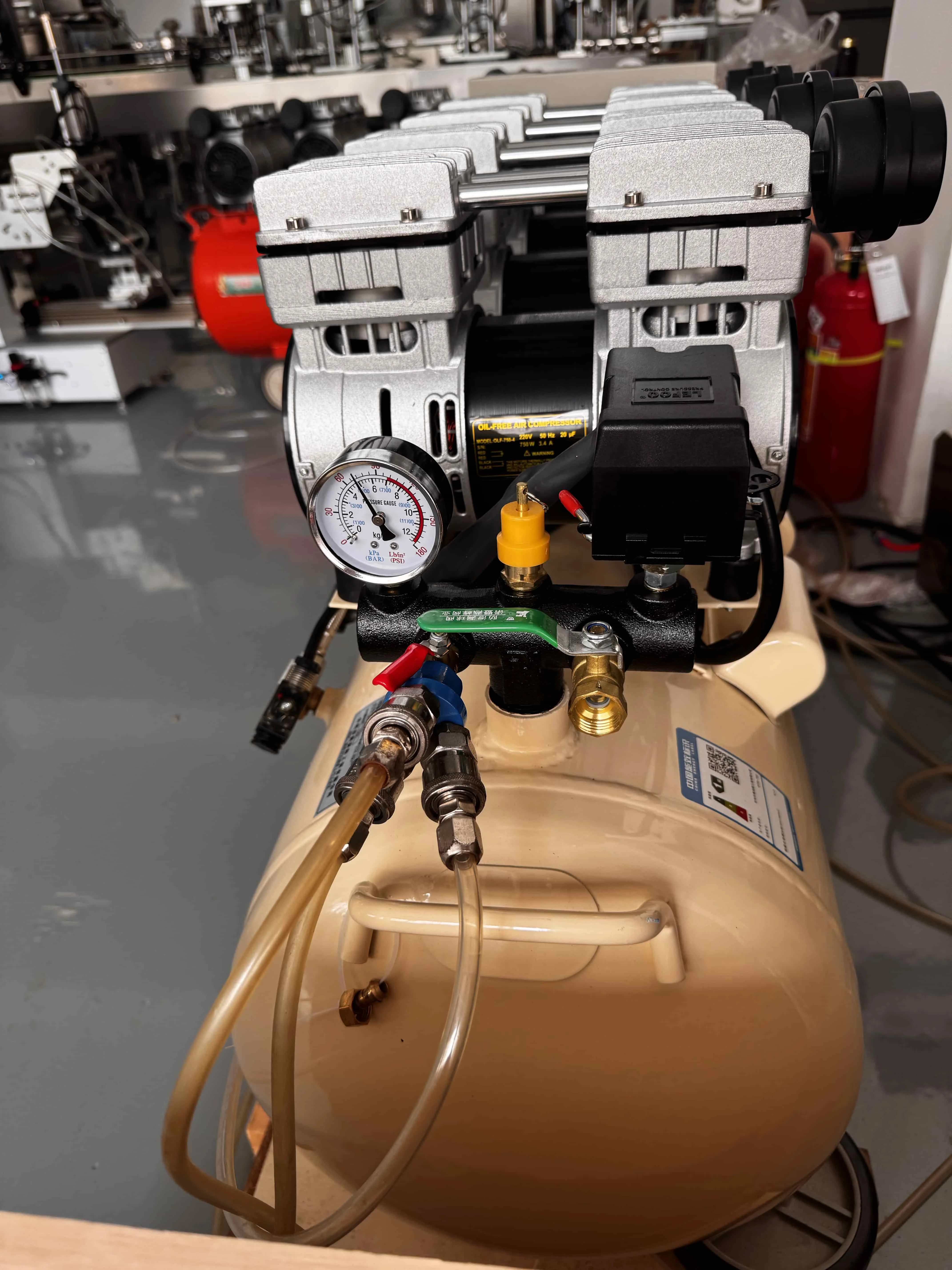 Portable Industrial 220V Single Phase Screw Air Compressor 10HP Small Silent With Dryer Tank CE Small Businesses