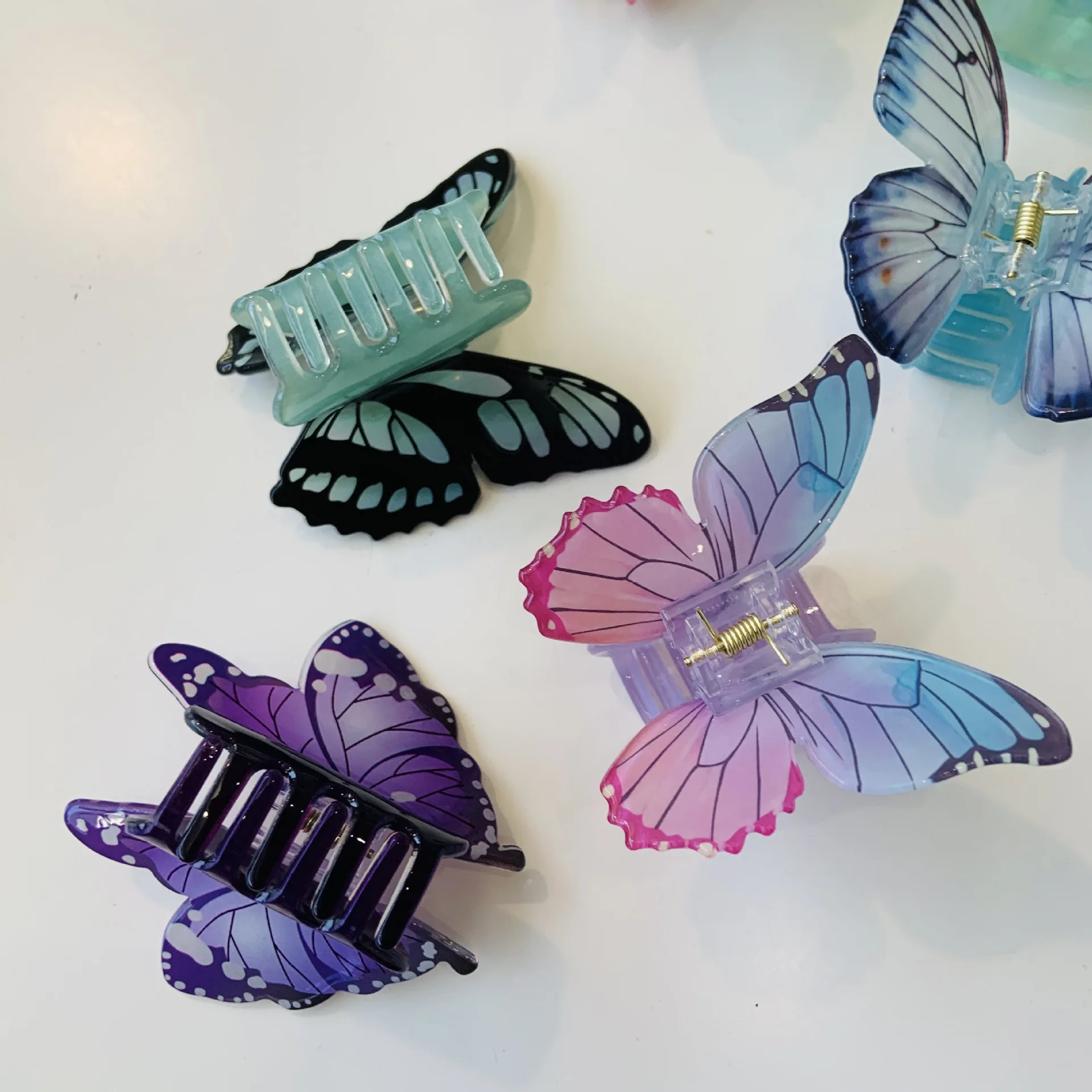 DuoShang New Colorful Butterfly Hair Claw Acrylic Claw Clips Simulated Butterfly Crab Hair Clips for Women Girl Hair Accessories