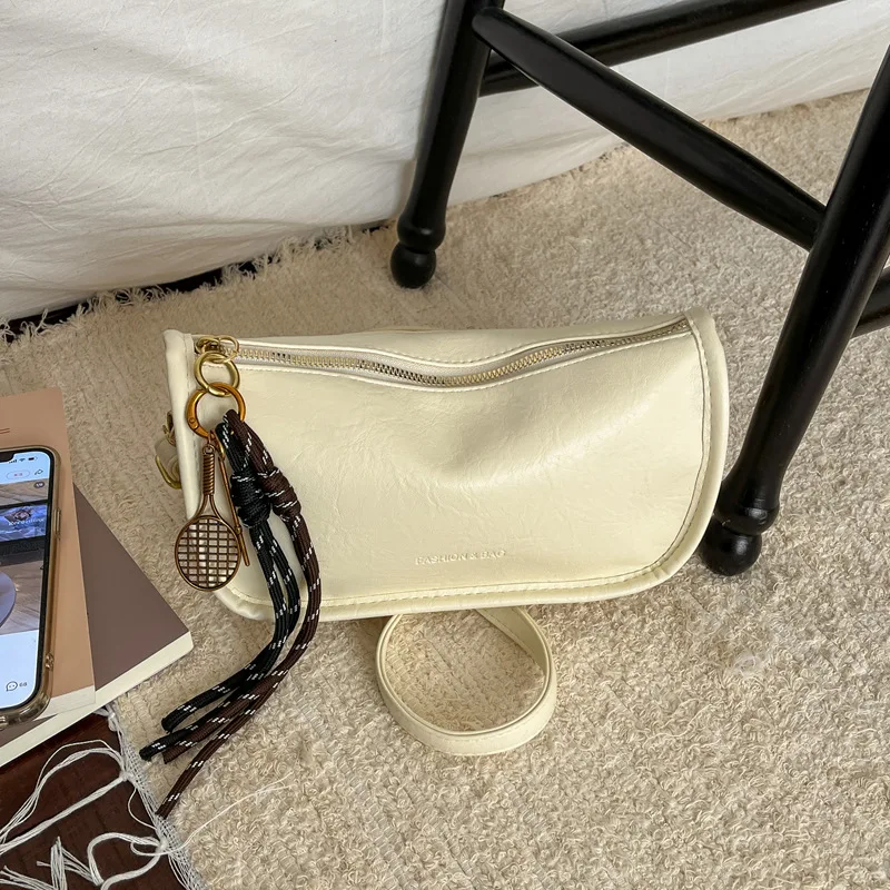 

Модные женские сумки через плечо: вместительная сумка-подушка в стиле ретро, удобная и универсальная, с текстурной поверхностью