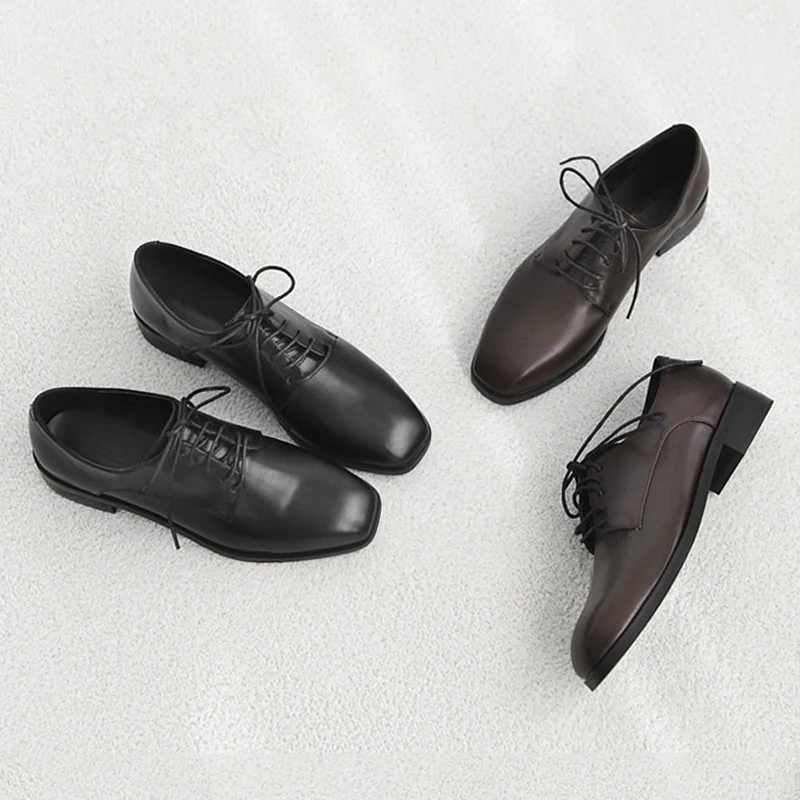 

Женская летняя кожаная одежда в стиле ретро с квадратной головкой Briti Sle, большие размеры, офисная повседневная одежда на плоском каблуке Ox oes с перекрестными ремешками