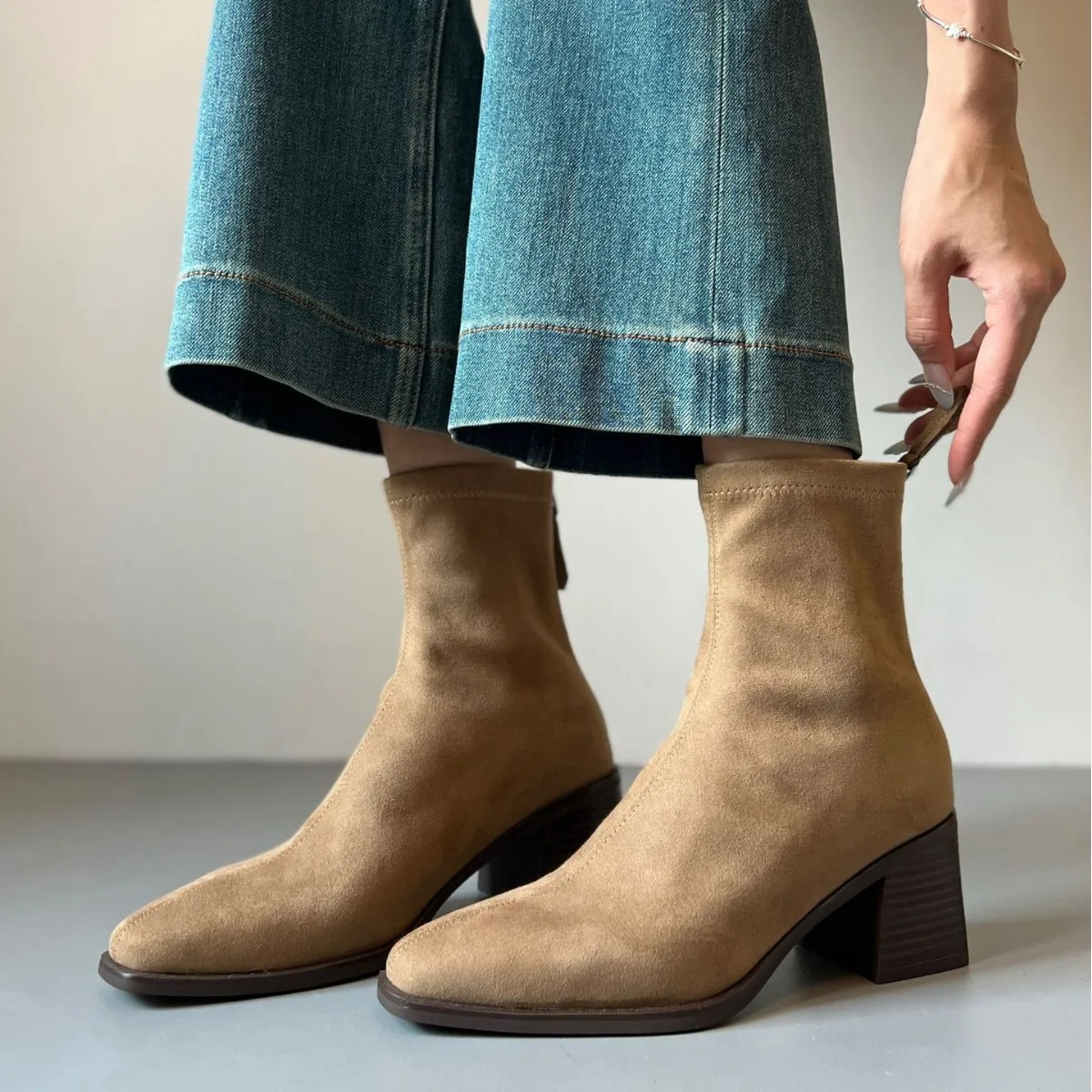 

Short boots suede retro brown 2025 autumn and winter high heels slim boots thick heel back zipper warm elastic boots