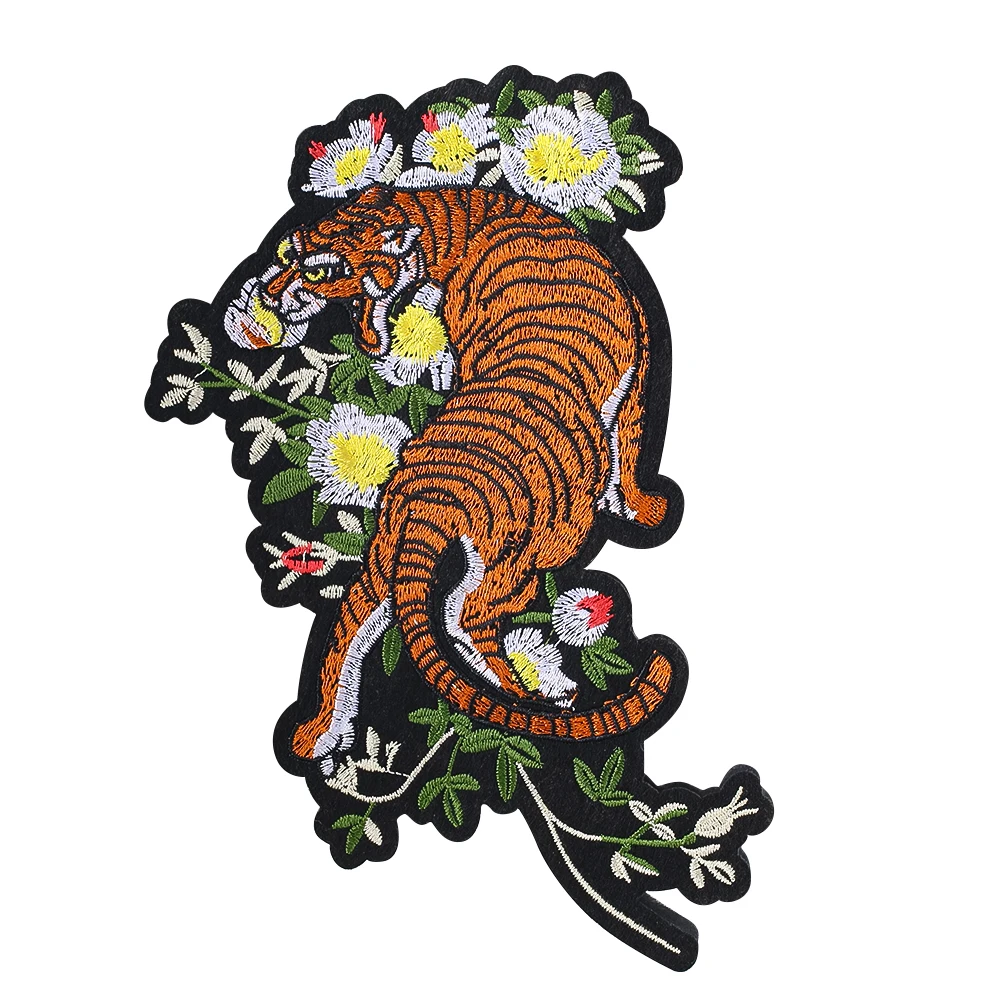 

Tiger and Rose Embroidered Patch Appliqué Fierce Animal Floral Cloth Badge Jacket Hat Decoration Rock Punk Style Fabric Ornament
