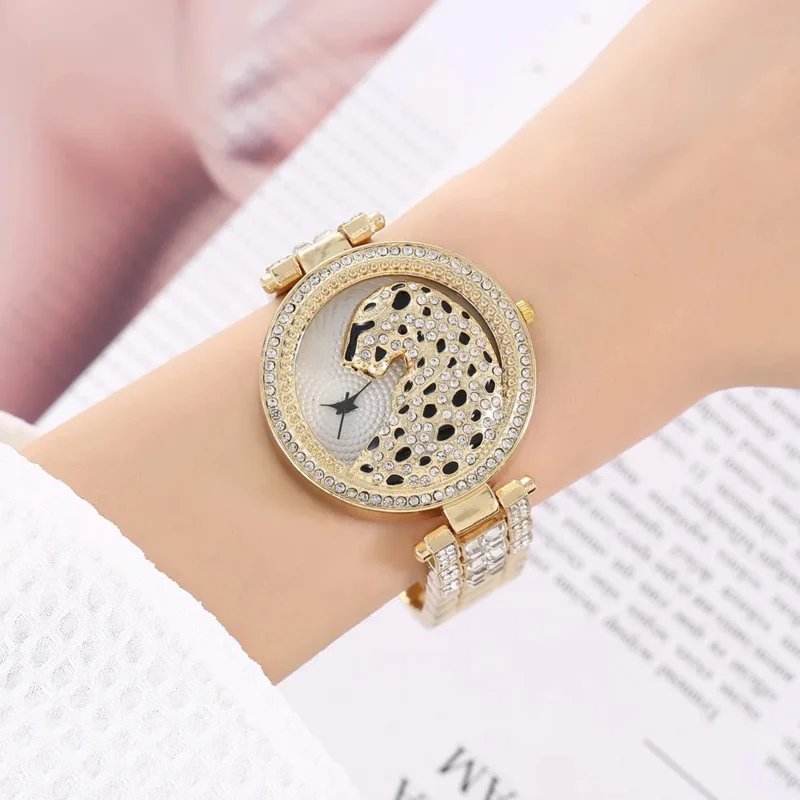 New WOMEN'S watch fashion trend leopard head steel band quartz watch gift box full set of diamonds